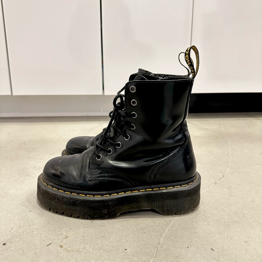 Dr Marten Size 8 Jadon boot smooth leather platform black. Good condition